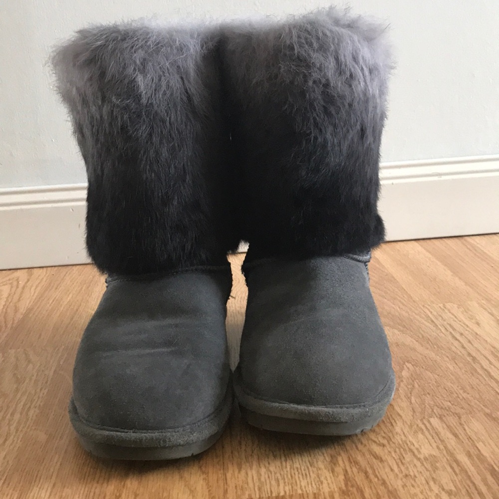 Size 8 Bearpaw grey boot
